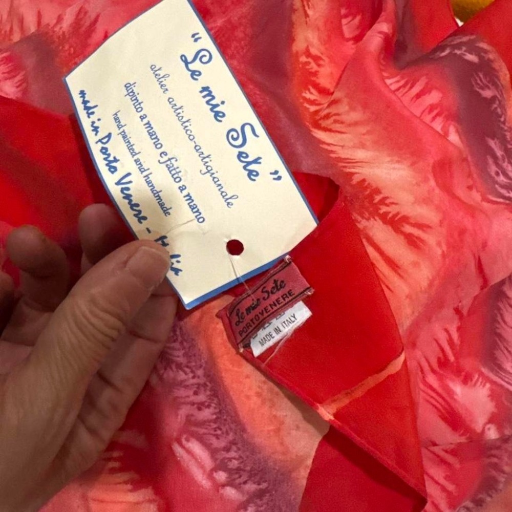 Le Mie Sete red silk Italian hand painted scarf - Picture 3 of 4